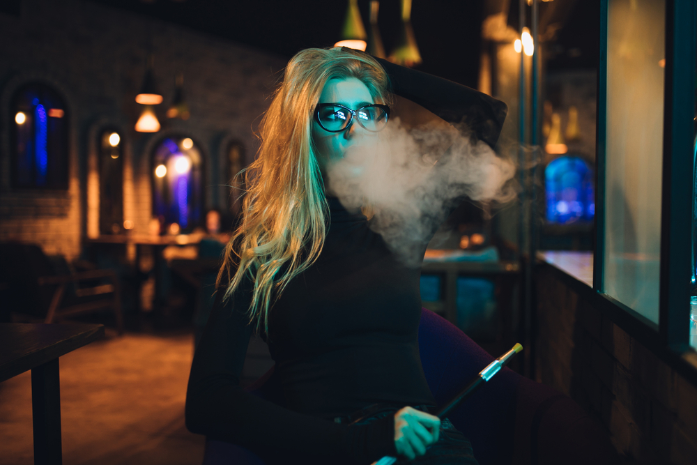 Fumer la chicha et fumer de la cigarette